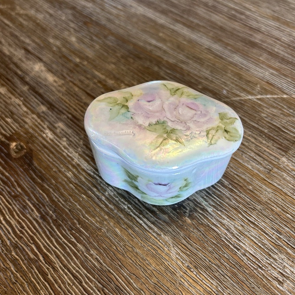 Vintage studio pottery or studio porcelain‎ trinket box Floral Rose Roses